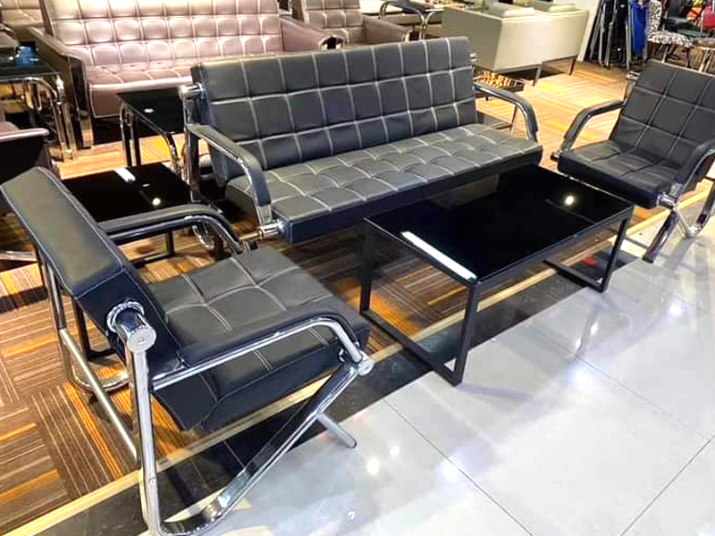 Imagia Italian Furniture - Black Leather Executive Lounge Chairs 